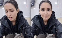 Ăn xôi xoài ở Hà Nội, khách Tây hoảng hốt khi thấy sự khác lạ trong màu sắc của gạo