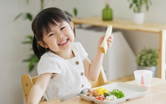 Trẻ biếng ăn: Dùng Vinamilk Probi Cam hằng ngày có hỗ trợ con ăn ngon?