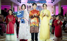 36 mẫu nhí tỏa sáng trong bộ sưu tập áo dài trên du thuyền tại Cosmo The Show - The Essence of Vietnam