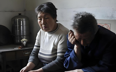 Con trai mất tích sau khi kỳ thi ĐH, cha mẹ dán 2.000 tờ rơi tìm người: 5 năm sau thấy con ở nơi không thể tin nổi