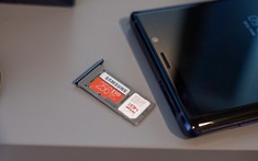 Các hãng smartphone tính chuyện đưa khe cắm microSD quay trở lại để “cứu” người dùng giữa cơn bão giá chip nhớ