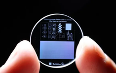 Đột phá mới về công nghệ ổ cứng dùng kính 5D: Lưu trữ lâu tới 13.8 tỷ năm, nhỏ bằng bàn tay nhưng chưa tới 360 TB