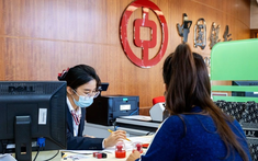 Khoản vay bị từ chối dù thu nhập 400 triệu/tháng, cô vợ chết lặng phát hiện quá khứ của chồng