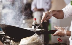 Một người nấu ăn, cả nhà ung thư? 5 thói quen trong nhà bếp đầu độc sức khỏe, cái đầu tiên hầu như ai cũng mắc