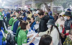 Khi phố đi bộ trở thành “phòng khám đặc biệt” của người dân Thủ đô