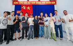 "Hàng xóm mới" tập 8: Nguyễn Tùng Dương liên tục chiến thắng, dàn cast đội mưa vì học bổng dành cho trẻ em