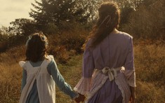 Bỗng 1 ngày, con bị bạn thân cô lập trong im lặng: Tâm tư của người mẹ đồng hành cùng con gái bước qua mối quan hệ đổ vỡ đầu tiên trong đời