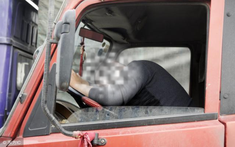 Shipper đột quỵ trên đường giao hàng, dòng ghi chú trên xe khiến tất cả rơi nước mắt