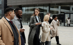 Khoảng cách thu nhập và tham vọng làm giàu đột phá