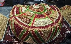 Sự thật về loại bánh "sát thủ ví tiền" nhìn đẹp như tranh, cắt một miếng "bay" ngay tiền triệu, khách du lịch ngậm đắng nuốt cay