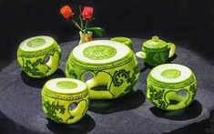 Mứt điêu khắc: Tuyệt đỉnh công phu cầm dao tỉa hoa trên vỏ bưởi, biến thứ bỏ đi thành di sản nức tiếng