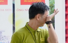 Nam MC 42 tuổi VTV quay mặt bật khóc nức nở, không dẫn nổi chương trình