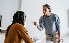 Nghịch lý của thế hệ "kết nối" nhưng "cô độc" trong giao tiếp