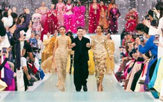 Fashion show "Hello Cosmo From Vietnam" mùa 2: Hơn 70 thí sinh trình diễn thời trang ấn tượng tại Quảng trường Ngọ Môn - Đại Nội Huế