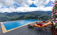 Trải nghiệm view núi chưa từng có tại bể bơi vô cực Pistachio