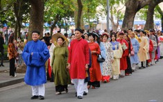 Cơn sốt của giới trẻ: Rủ nhau "lên đồ" trẩy hội Việt phục cùng Bảo Tín Mạnh Hải