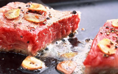 2 vợ chồng bị "đục khoét" đầu gối, viêm chảy mủ vì ăn thịt bò