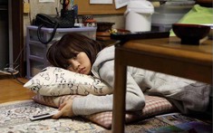 Một kiểu ĂN BÁM mới đang lan rộng - Con cái học cao nhưng cha mẹ lo sốt vó: "Cứ thế này hỏng cả đời..."