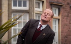 Xem phim Sex Education, tôi ân hận nhớ lại ngày con trai hét lên: "Ước gì con không được sinh ra"