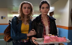 Xem Sex Education, nước mắt tôi chảy dài vì suýt nữa đã đẩy cuộc đời con mình vào ngõ cụt mà không hề hay biết