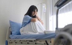 Đau lòng cô gái 20 tuổi đã phải cắt bỏ tử cung vì xem nhẹ thứ “có thì mệt mà không có thì lo”