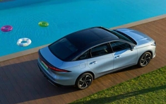 Hãng xây nhà máy 4.100 tỷ ở Việt Nam có xe ngang cỡ Elantra, ăn xăng 2,9L/100km, giá quy đổi 290 triệu
