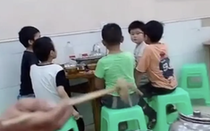 Bức ảnh chụp bóng lưng 5 cậu nhóc gây xôn xao mạng xã hội