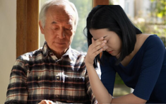 Vỡ nợ phải chạy về quê lánh nạn, con dâu nhìn thấy 1 thứ của bố chồng thì phát hiện bí mật cất giữ 10 năm: Sao bố làm thế?
