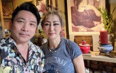 Nữ danh ca 73 tuổi về Việt Nam, khán giả 19 tuổi tới ôm hôn: "Con yêu bà lắm, sao bà dễ thương vậy"