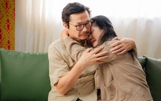 Nữ NSND suýt khóc khi đồng nghiệp khoe giàu, hỏi kém duyên, liền nói thẳng 1 câu rồi đứng lên