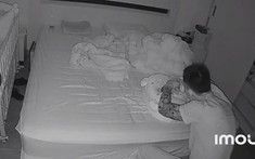 Mỗi đêm mở camera theo dõi, mẹ bỉm thấy chồng hết đứng lại ngồi làm việc này, đủ hiểu có lấy nhầm chồng hay không!