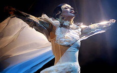 Lady Gaga "đốt cháy" sân khấu Coachella 2025: 5 mẹo để cô giữ dáng và khỏe đẹp ở tuổi 39