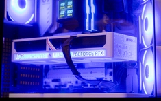 NVIDIA trình diễn sức mạnh GeForce RTX 50 series: Tăng tốc đồ họa đến 8 lần, tiết kiệm pin đến 40%, AI xử lý từng khung hình trong thời gian thực
