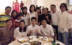 Đi họp lớp, người bạn giàu xin đồ ăn thừa: Cả lớp ngăn cản nhưng đến cửa khóc ròng vì 1 lý do
