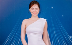 Huyền Lizzie tỏa sáng xinh đẹp tại lễ ra mắt thương hiệu làm đẹp