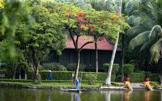 Sáng tháng 5 cùng những người thầm lặng chăm sóc Khu di tích Chủ tịch Hồ Chí Minh tại Phủ Chủ tịch