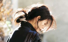 Bố mẹ ly hôn, tôi sống với mẹ đến lớp 5 thì bố đón về nuôi nhưng dù cố gắng thế nào tôi cũng không thể hòa nhập được với bố và nhà nội