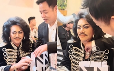 Nam danh ca có 9 con 27 cháu, đeo kim cương đầy người khiến đàn em choáng váng