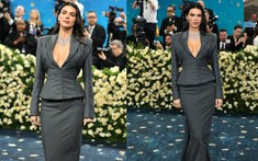 Có một Kendall Jenner dịu dàng tới mức chìm nghỉm tại Met Gala 2025