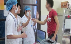 Hãy để bác sỹ cứu người, đừng bắt họ tự vệ