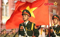 Khối trưởng duyệt binh của Quân đội Nhân dân Việt Nam tại Quảng trường Đỏ: Sinh năm 2000, cao hơn 1m8, đã có hậu phương vững chắc