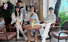 Chuyến đi xa đầu đời của bé út nhà Đăng Khôi - Thủy Anh: Dân tình vừa được dịp ngắm cả 3 quý tử, vừa ngạc nhiên với visual không thua gì bố của cậu cả