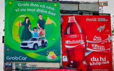 Dân tình phản ứng ra sao khi được loạt thương hiệu "réo" tên khắp các billboard?
