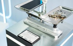 Samsung chứng tỏ vị thế “chiếu trên” với flagship mỏng nhẹ, lấn lướt loạt smartphone rập khuôn thiết kế
