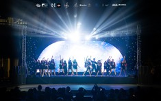 Bùng nổ “điệu nhảy đa vũ trụ” của sinh viên Trường ĐH Anh Quốc Việt Nam tại The Universe Showcase