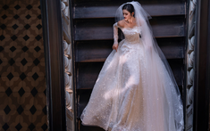 Hoa Hậu Ý Nhi diện váy cưới Elsa Bridal, khiến dân tình "trụy tim" vì quá đẹp và chuẩn quốc tế