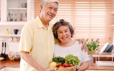 "Ngàn" cách yêu thương: Chăm sóc ba mẹ vẹn tròn dù không ở cạnh bên
