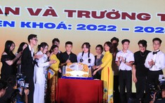 Trường THPT Nguyễn Trung Trực trong đêm tri ân: Khi yêu thương được lặng lẽ cất lời
