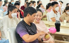 Một sáng cuối tuần ấm áp: Mẹ bầu, bố trẻ cùng nhau chuẩn bị đón bé yêu