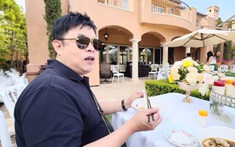 Nam ca sĩ Việt ngồi ăn bún bò Huế trong biệt thự 1750 tỷ tại Mỹ